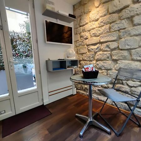 Romantic Tiny House Inside Montmartre Paris Eksteriør bilde