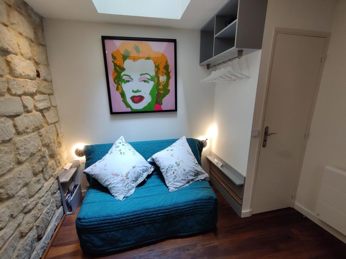 Romantic Tiny House Inside Montmartre Paris Eksteriør bilde