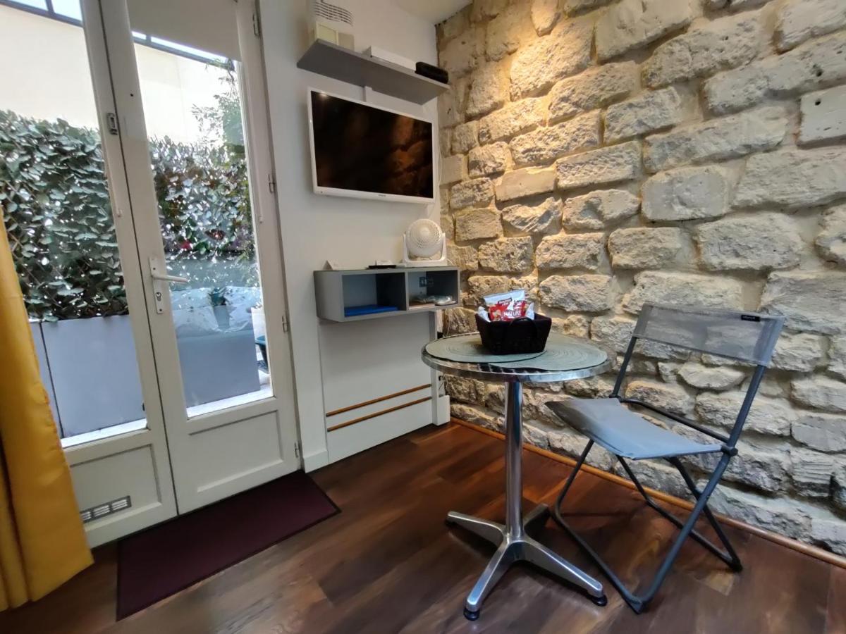 Romantic Tiny House Inside Montmartre Paris Eksteriør bilde