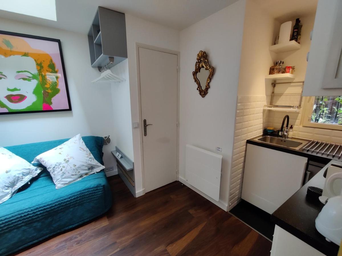 Romantic Tiny House Inside Montmartre Paris Eksteriør bilde